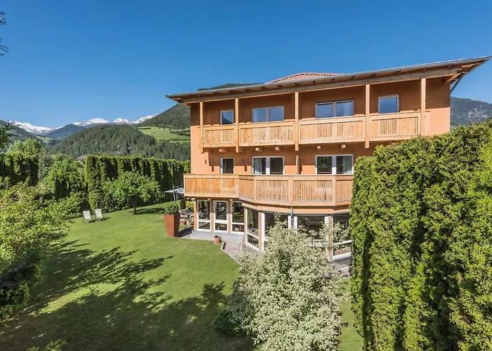 Residence-Garni Haus TschenettAlbergo